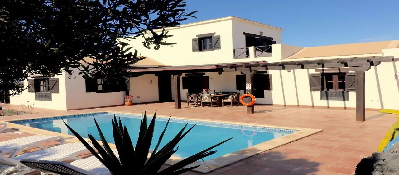Villa Flora Lajares